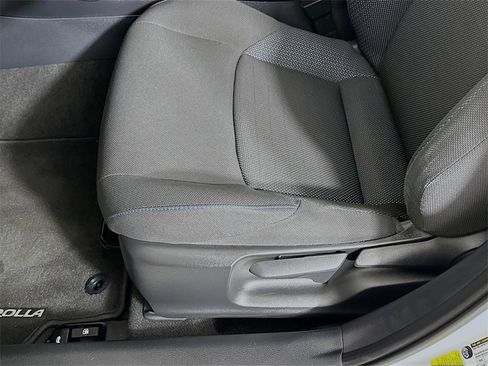 Used 2022 Toyota Corolla SE image 9