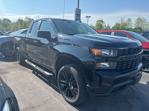 Used 2020 Chevrolet Silverado 1500 Custom w/ Custom Value Package AWD/4WD image 1
