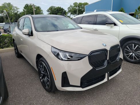 Used 2025 BMW X3 xDrive30i w/ Premium Package AWD/4WD image 3