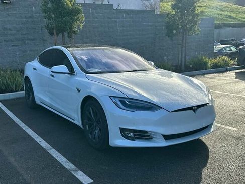 Used 2020 Tesla Model S Long Range Plus image 2