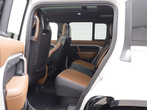 New 2026 Land Rover Defender 110 OCTA AWD/4WD image 18