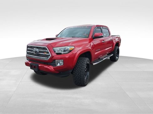 Used 2016 Toyota Tacoma TRD Sport AWD/4WD image 3