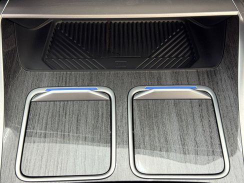 Used 2024 BMW i7 eDrive50 w/ Premium Package image 34