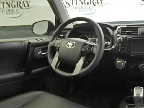 Used 2018 Toyota 4Runner TRD Off-Road Premium AWD/4WD image 16