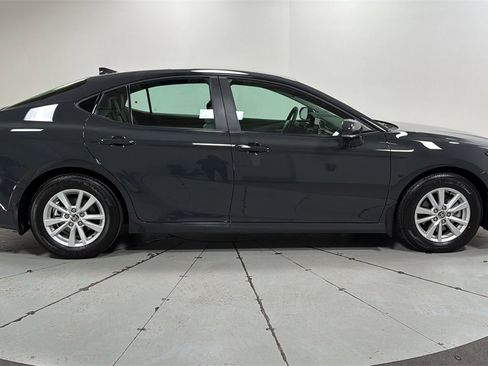 Used 2026 Toyota Camry LE image 6