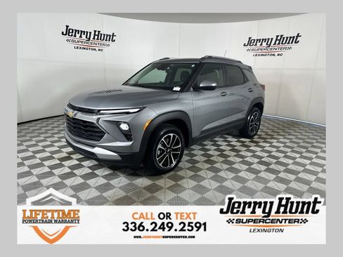 Used 2025 Chevrolet TrailBlazer LT AWD/4WD image 1