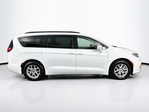 Used 2022 Chrysler Pacifica Touring-L FWD image 12