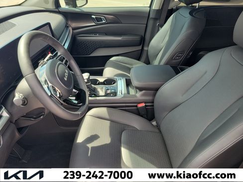 Certified 2025 Kia Carnival SX Prestige FWD image 21