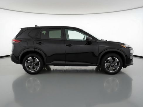 Used 2025 Nissan Rogue SV FWD image 11