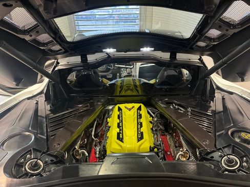 Used 2021 Chevrolet Corvette Stingray Premium Cpe w/ Z51 Performance Package RWD image 29