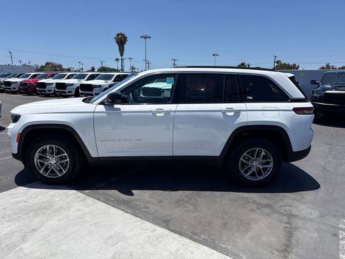 Used 2025 Jeep Grand Cherokee Laredo X RWD image 22