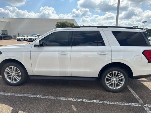 Used 2024 Ford Expedition XLT RWD image 8