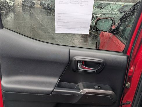 Certified 2019 Toyota Tacoma TRD Off-Road image 15