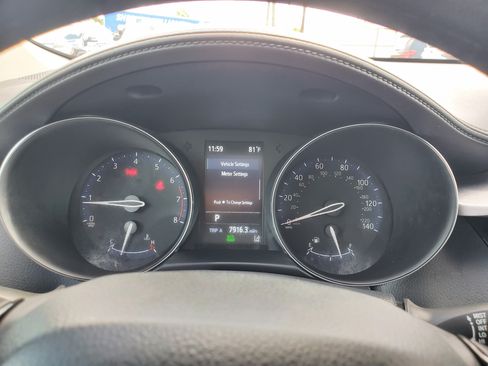 Used 2021 Toyota C-HR LE FWD image 24