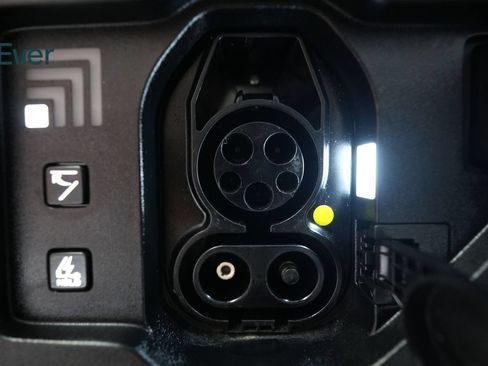 Used 2024 Kia EV9 Light Long Range RWD image 10