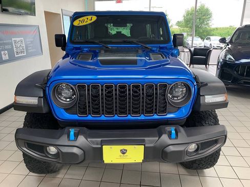Used 2024 Jeep Wrangler Unlimited Rubicon 4xe w/ Convenience Group AWD/4WD image 4