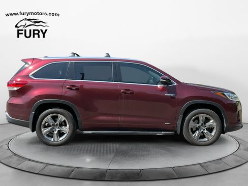 Used 2019 Toyota Highlander Limited Platinum AWD/4WD image 2