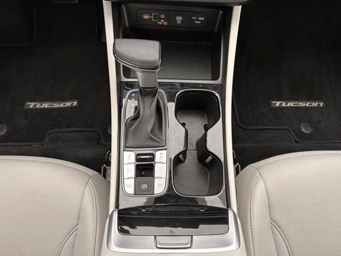 Used 2025 Hyundai Tucson SE image 15