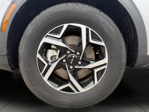 Certified 2025 Kia Sportage LX image 6