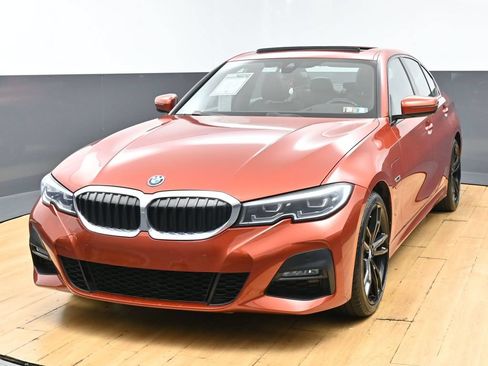 Used 2022 BMW 330e w/ M Sport Package RWD image 5