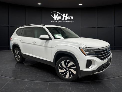Used 2024 Volkswagen Atlas SE image 1