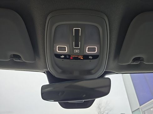 Certified 2025 Volvo XC40 B5 Core image 21