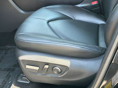 Used 2022 Toyota Highlander XLE AWD/4WD image 21