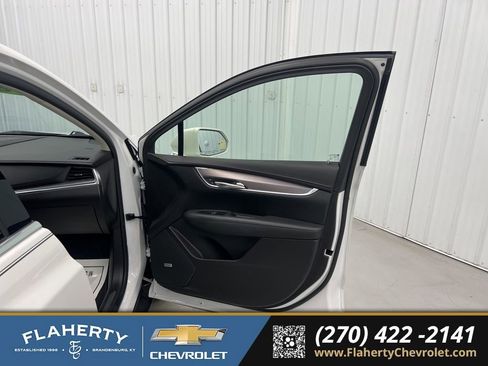 Used 2018 Cadillac XT5 Luxury w/ Driver Awareness Package image 14
