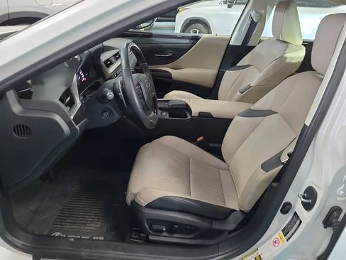 Used 2019 Lexus ES 350 Luxury image 3