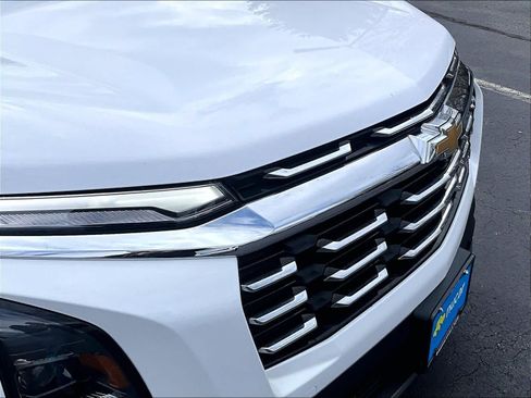 Used 2025 Chevrolet Equinox LT w/ Convenience Package II image 32