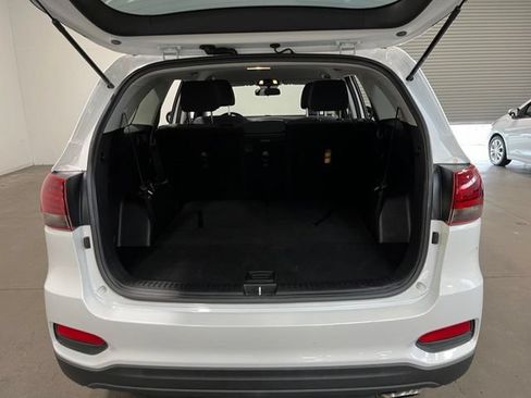 Used 2019 Kia Sorento FWD image 16