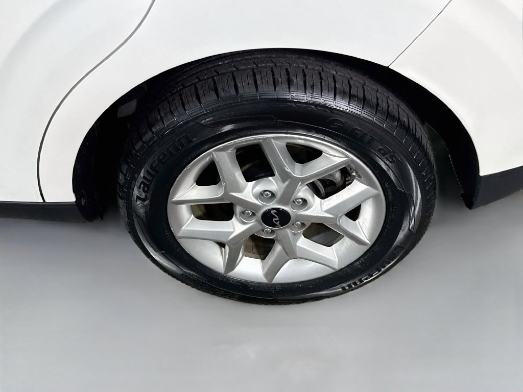 Used 2024 Kia Soul LX w/ LX Technology Package FWD image 32