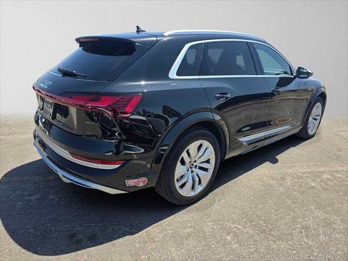 Used 2023 Audi e-tron S Prestige w/ Prestige Package AWD/4WD image 3