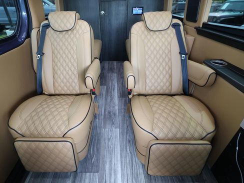 Used 2022 Mercedes-Benz Sprinter 2500 image 12