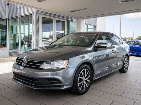 Used 2017 Volkswagen Jetta SE image 12