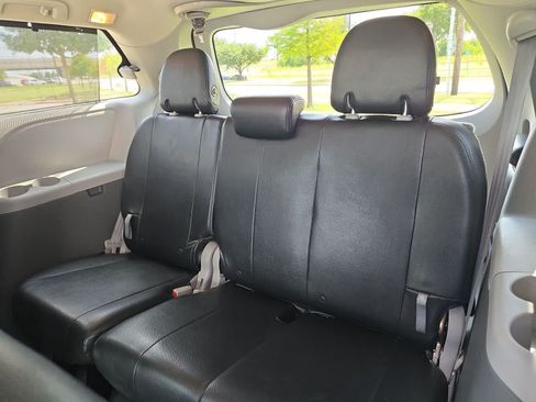 Used 2017 Toyota Sienna LE FWD image 33