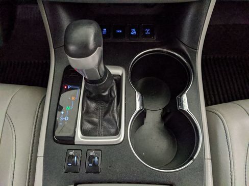 Used 2017 Toyota Highlander XLE AWD/4WD image 9