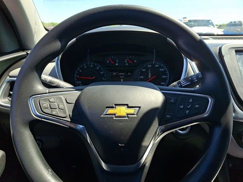 Used 2018 Chevrolet Equinox LS FWD image 19