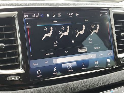 Used 2024 Chrysler Pacifica Touring-L FWD image 17