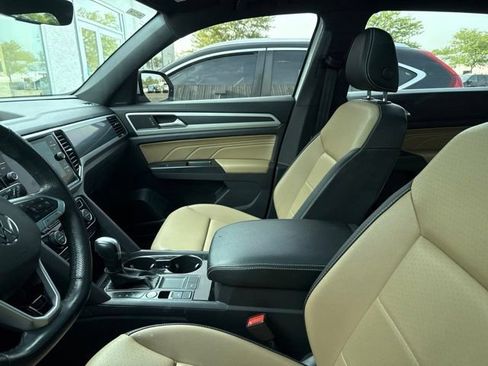 Used 2021 Volkswagen Atlas Cross Sport SEL R-Line FWD image 9