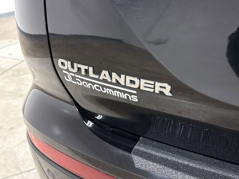 Used 2022 Mitsubishi Outlander ES image 26