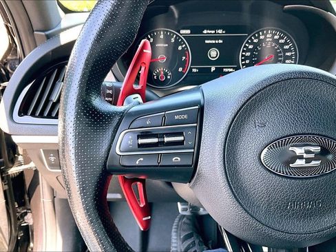 Used 2018 Kia Stinger GT1 AWD/4WD image 18