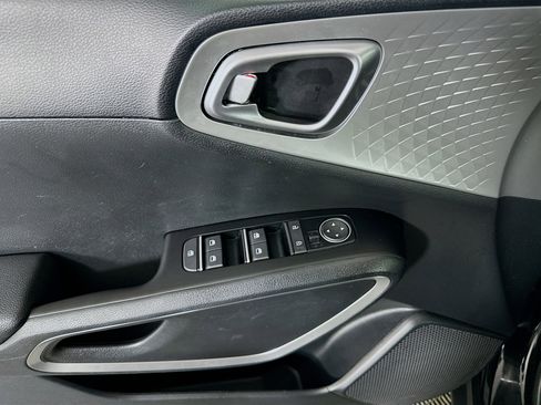 Used 2025 Kia Soul LX w/ LX Technology Package image 15