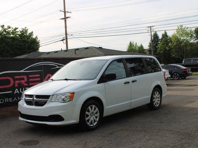 Used 2019 Dodge Grand Caravan SE w/ UConnect Hands-Free Group