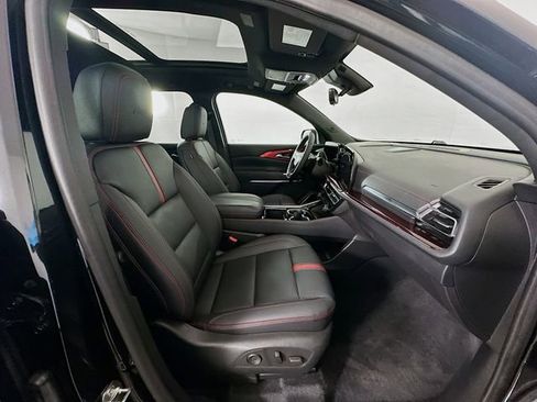 Used 2024 Chevrolet Traverse RS image 29