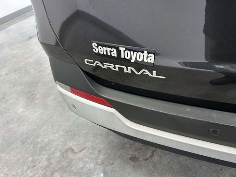 Used 2025 Kia Carnival FWD image 10