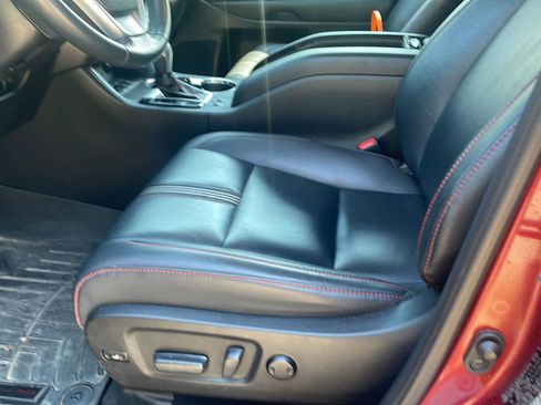Used 2019 Toyota Highlander SE AWD/4WD image 14
