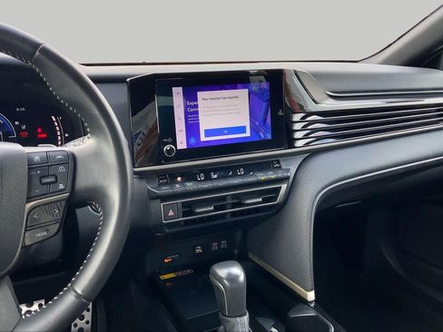 Used 2025 Toyota Camry SE FWD image 7