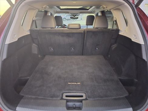 Used 2024 Nissan Rogue SV w/ SV Premium Package image 26