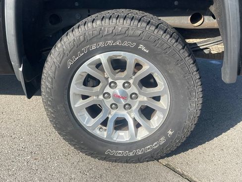 Used 2018 GMC Sierra 1500 SLE w/ SLE Value Package AWD/4WD image 12